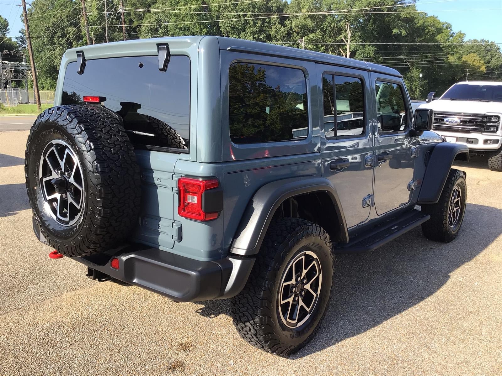 Used 2024 Jeep Wrangler Unlimited Rubicon AWD/4WD image 8