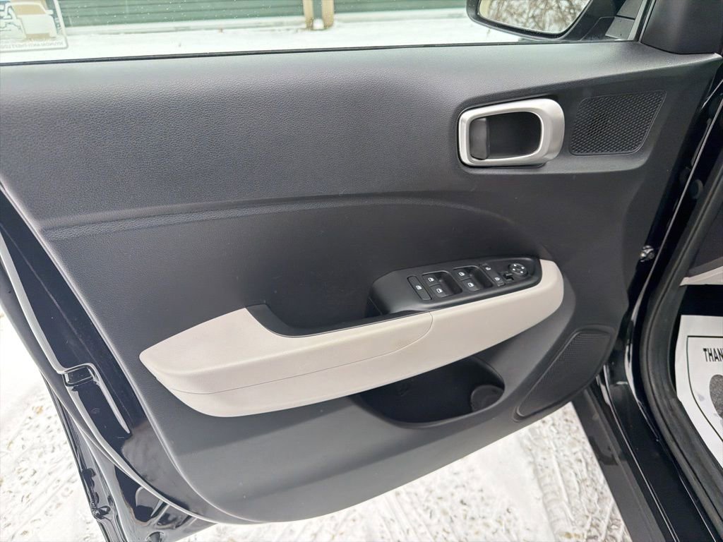 Used 2021 Hyundai Venue SEL image 12