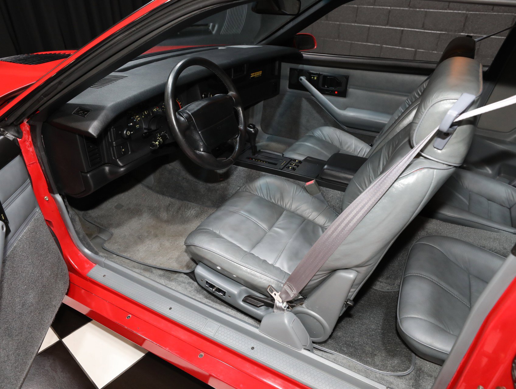 Used 1990 Chevrolet Camaro IROC-Z RWD image 3
