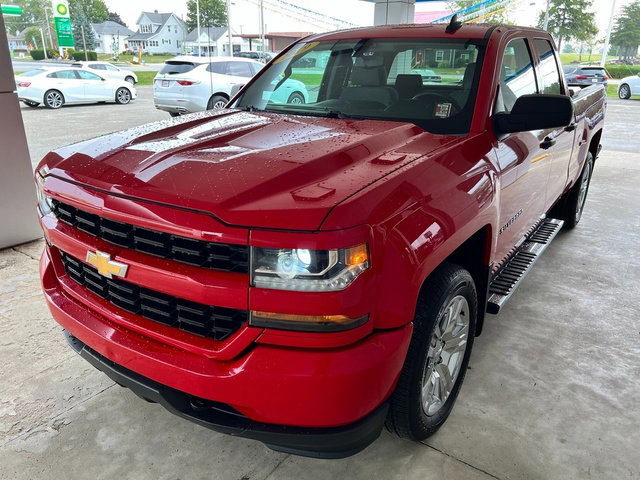 Used 2019 Chevrolet Silverado 1500 Custom w/ Custom Convenience Package image 2