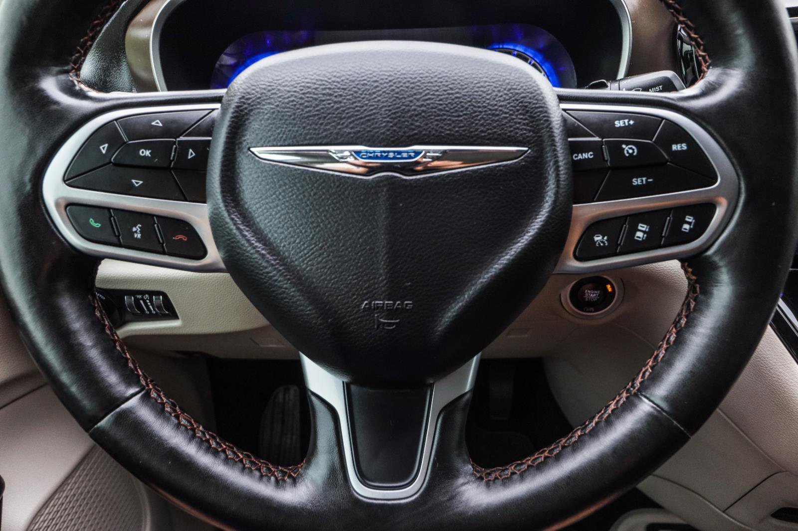 Used 2019 Chrysler Pacifica Touring-L w/ Advanced Safetytec Group FWD image 16