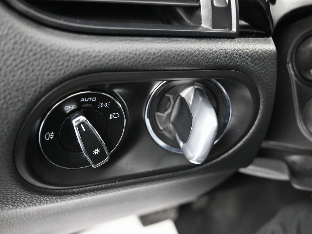 Used 2023 Porsche Macan Turbo image 22