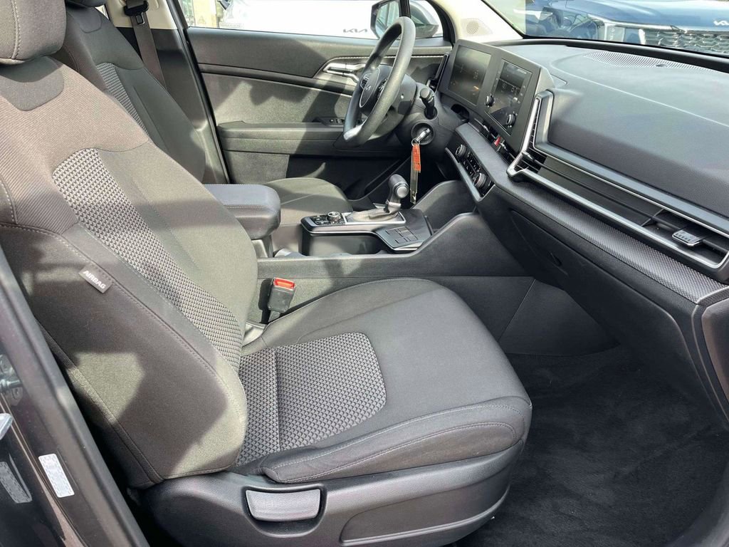 Used 2024 Kia Sportage LX image 12