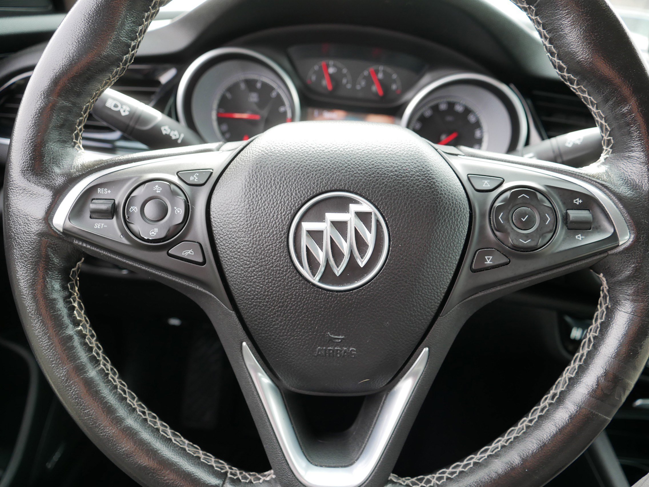 Used 2018 Buick Regal Essence w/ Driver Confidence Package #1 image 25