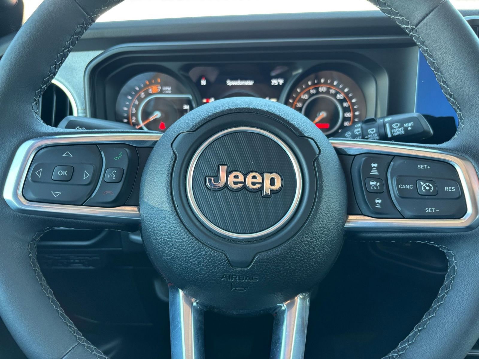 Used 2025 Jeep Wrangler Unlimited Sahara AWD/4WD image 28