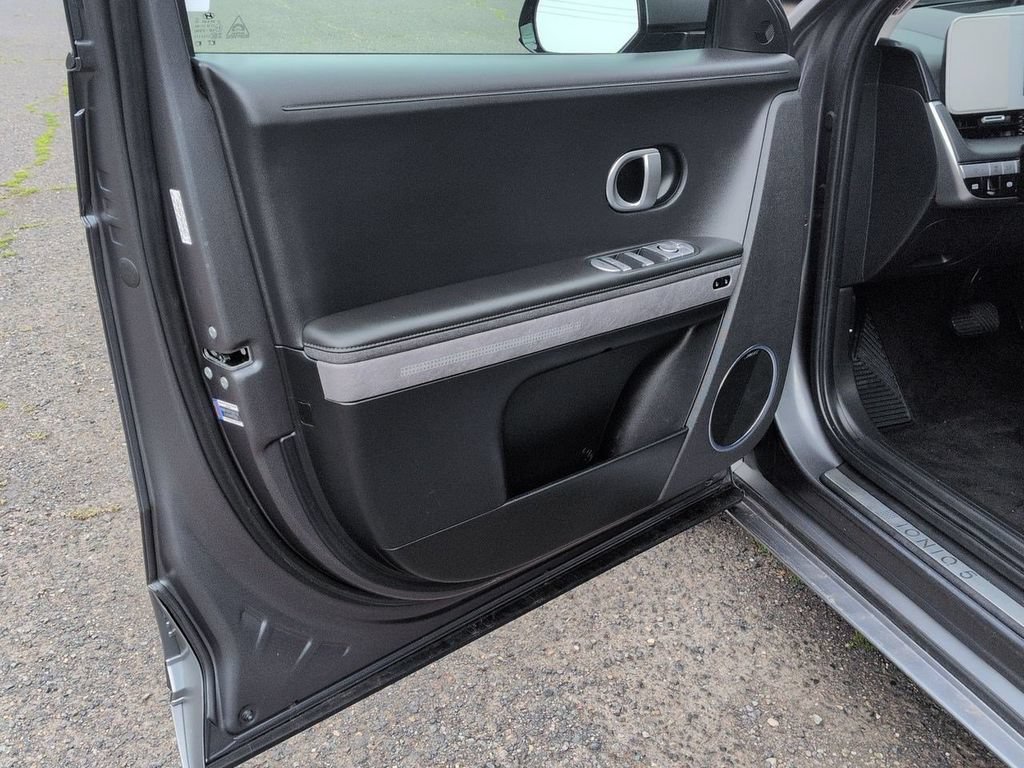 Used 2024 Hyundai Ioniq 5 Limited AWD/4WD image 9