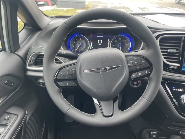 New 2026 Chrysler Pacifica Select w/ S Appearance Package image 21