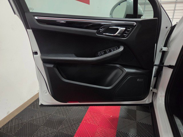 Used 2016 Porsche Macan S AWD/4WD image 28