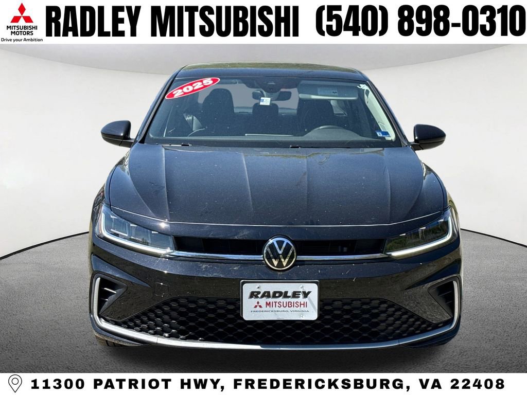 Used 2025 Volkswagen Jetta SE w/ Sunroof Package image 22