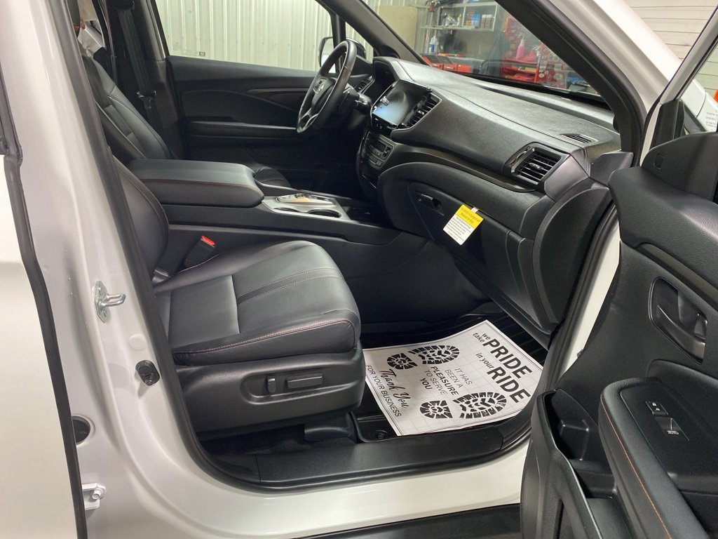 Used 2025 Honda Ridgeline TrailSport image 11