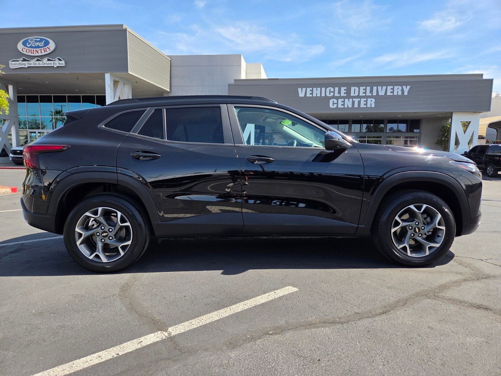 Used 2025 Chevrolet Trax LT FWD image 7