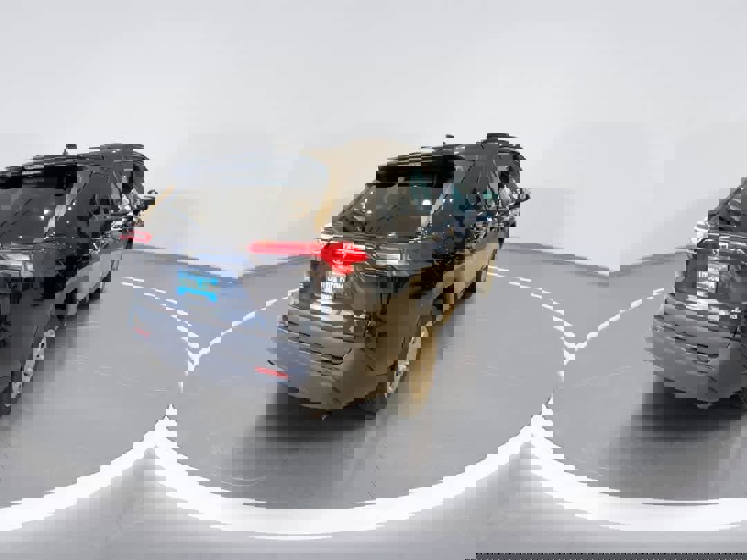 Used 2021 Toyota RAV4 LE image 8