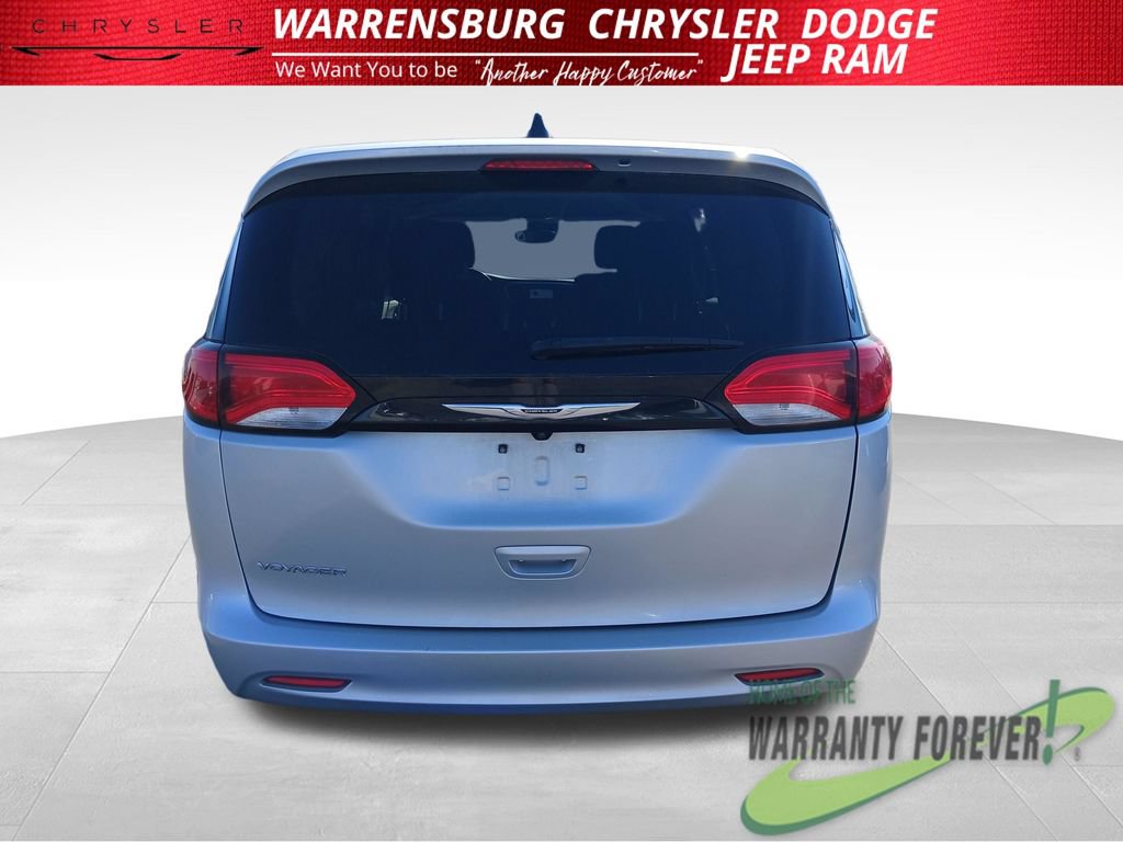 Used 2023 Chrysler Voyager LX FWD image 5