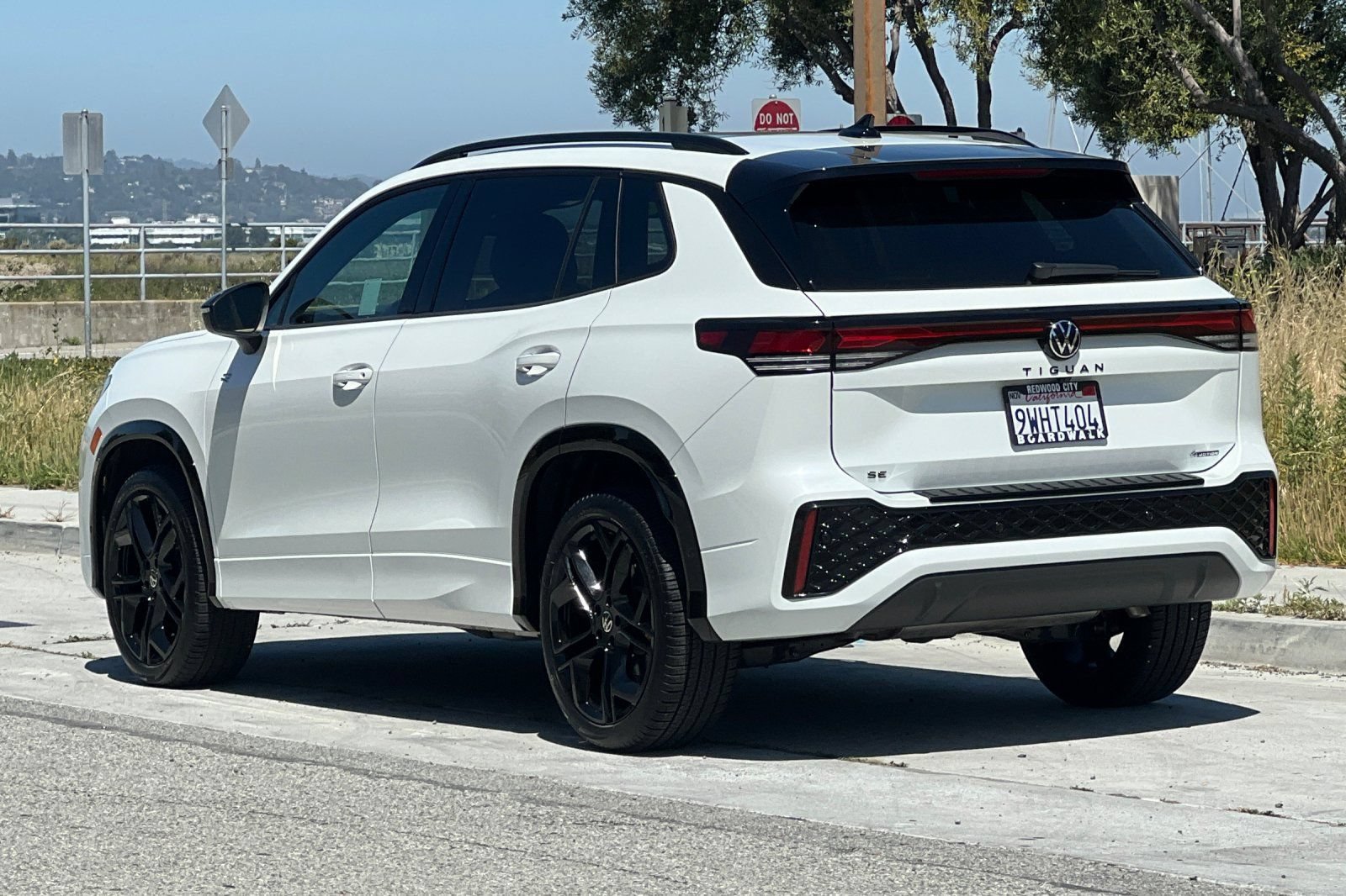 Certified 2026 Volkswagen Tiguan SE R-Line AWD/4WD image 6