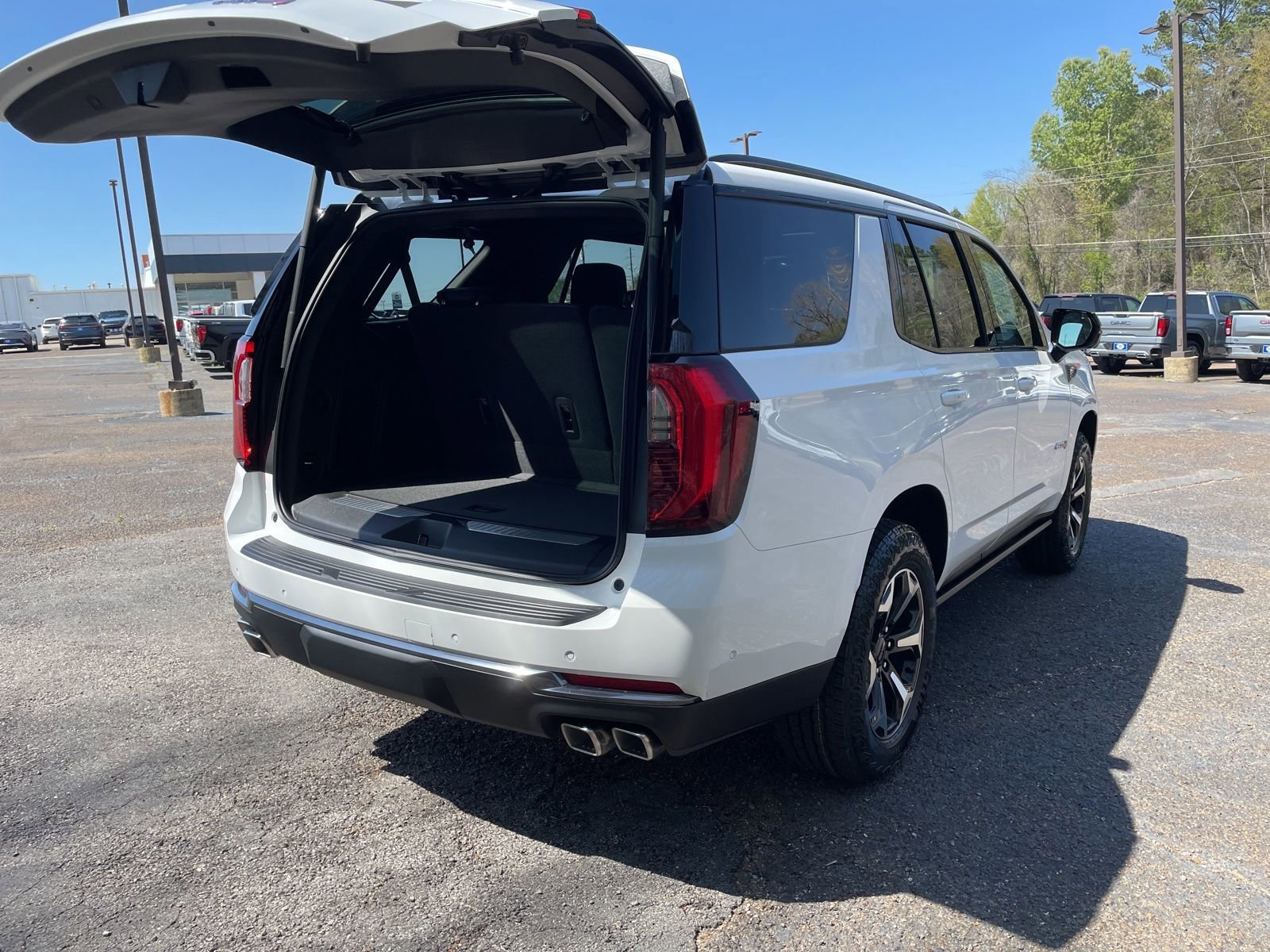 New 2026 GMC Yukon AT4 w/ AT4 Premium Plus Package image 34