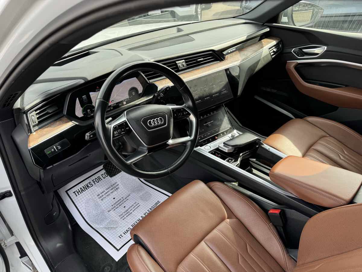 Used 2019 Audi e-tron Prestige w/ Prestige Package image 11