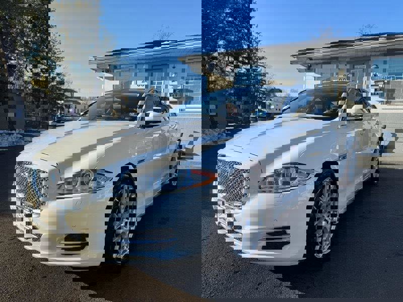 Used 2014 Jaguar XJ L Portfolio image 3