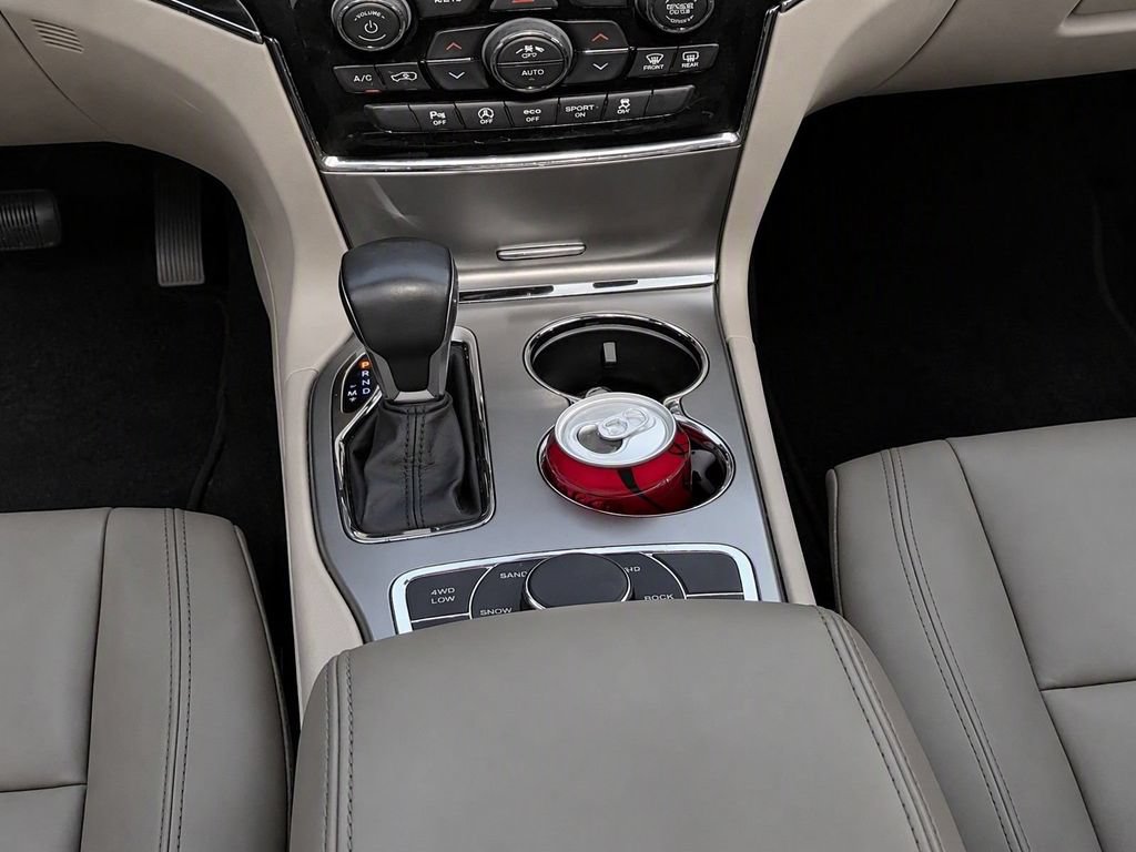 Used 2020 Jeep Grand Cherokee Limited AWD/4WD image 29