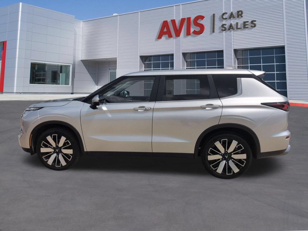Used 2025 Mitsubishi Outlander SE FWD image 10