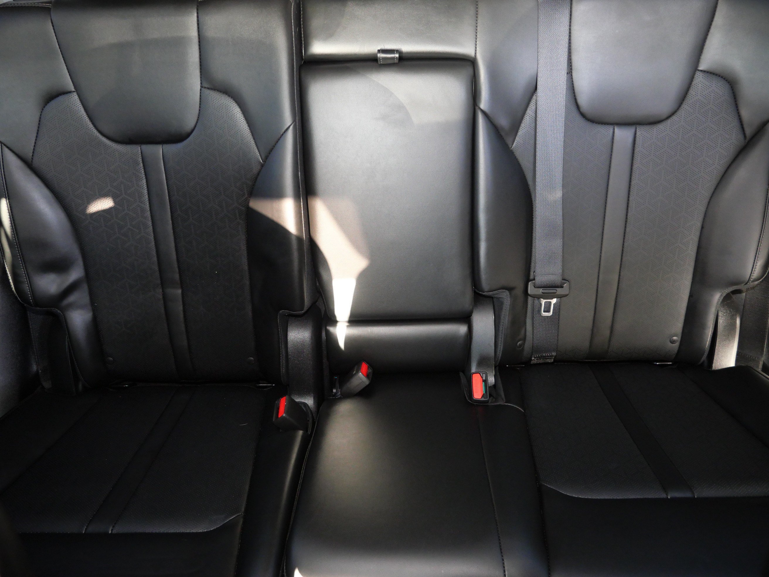 Used 2023 Kia Sorento S w/ Panoramic Sunroof Package AWD/4WD image 13