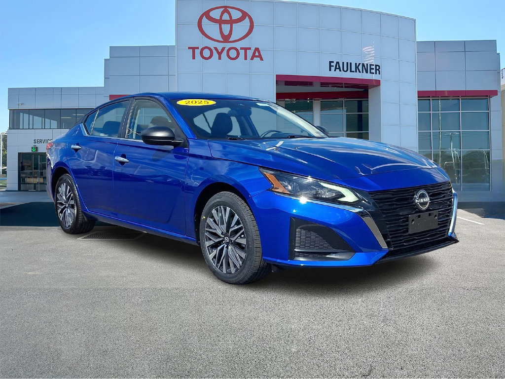 Used 2025 Nissan Altima 2.5 SV AWD/4WD image 1