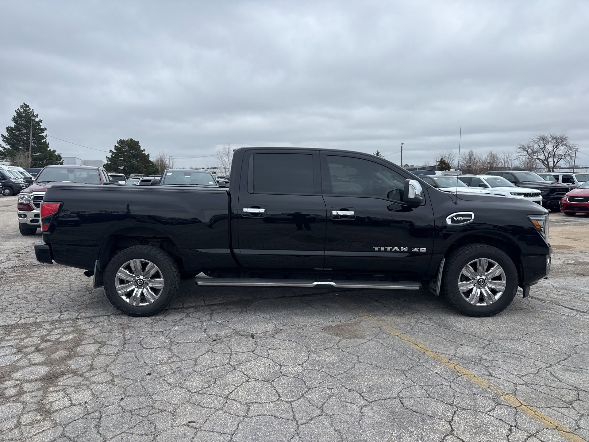 Used 2020 Nissan Titan SL w/ Moonroof Package image 5