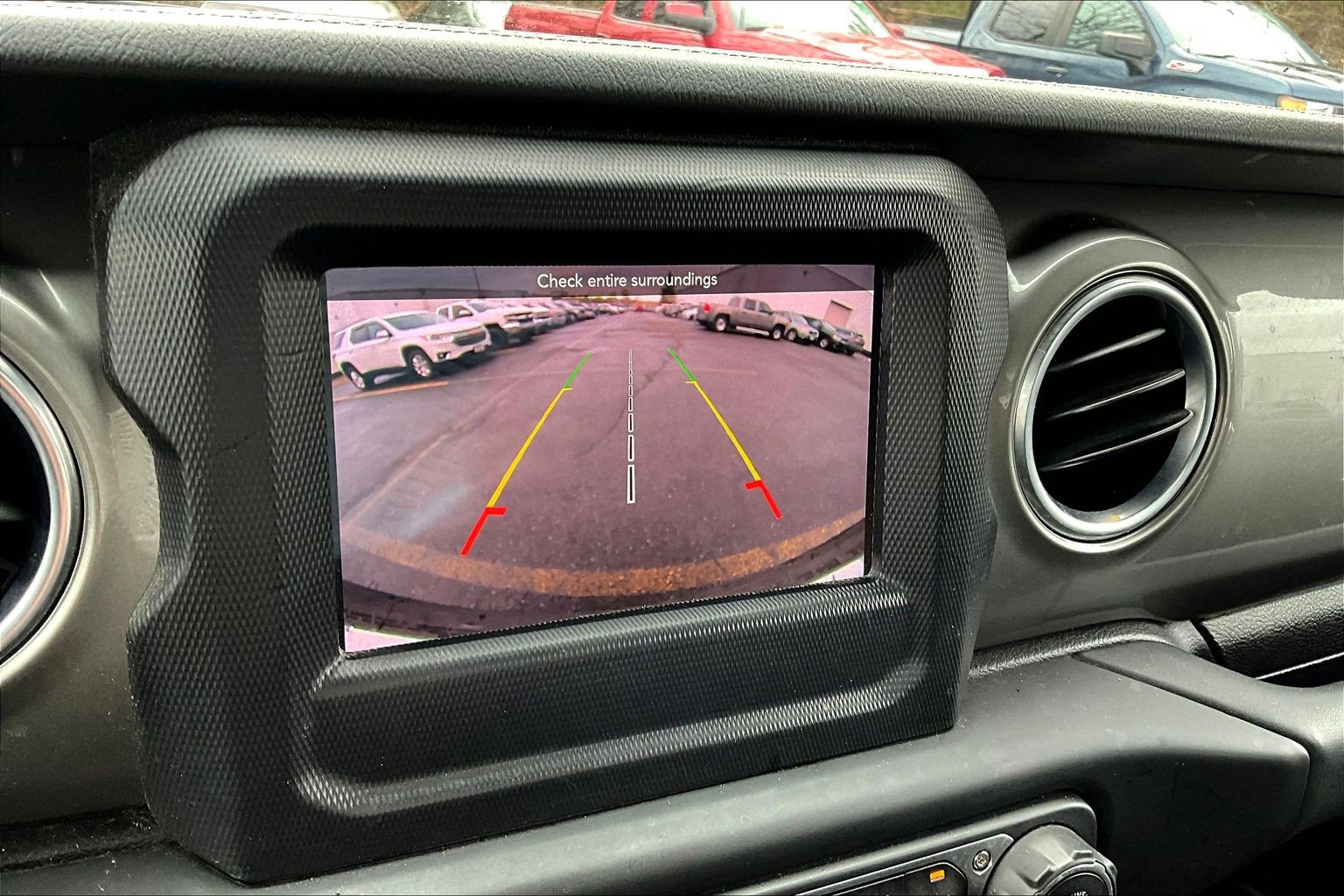 Used 2018 Jeep Wrangler Unlimited Sahara w/ Cold Weather Group AWD/4WD image 9