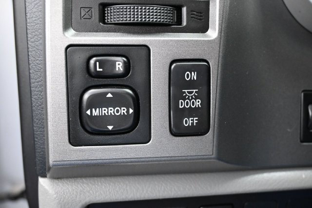 Used 2017 Toyota Sequoia SR5 AWD/4WD image 23