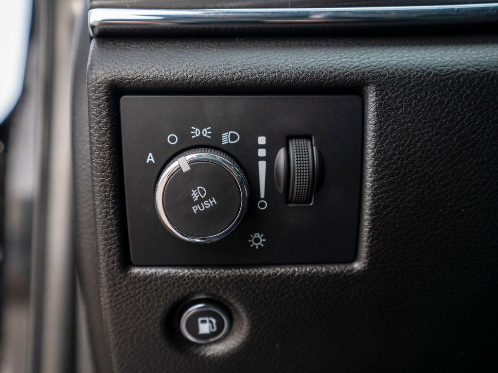 Used 2021 Jeep Grand Cherokee Limited image 31