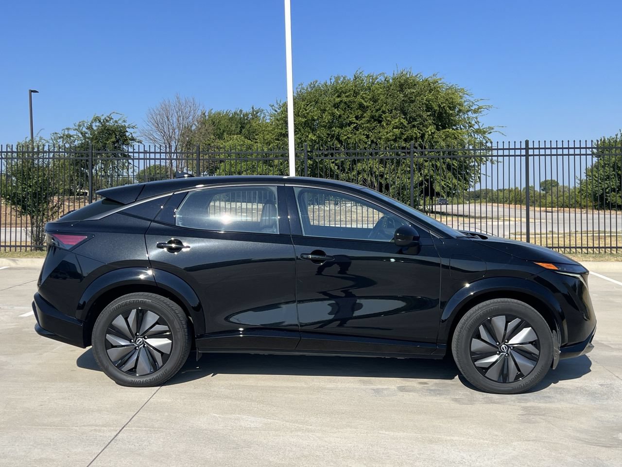 Used 2024 Nissan Ariya AWD image 3
