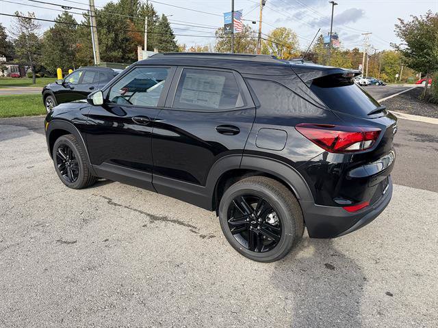 New 2026 Chevrolet TrailBlazer LT w/ Midnight Edition AWD/4WD image 3
