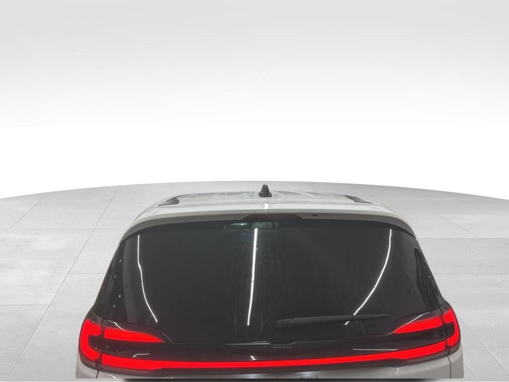 Used 2024 Chrysler Pacifica Select image 14