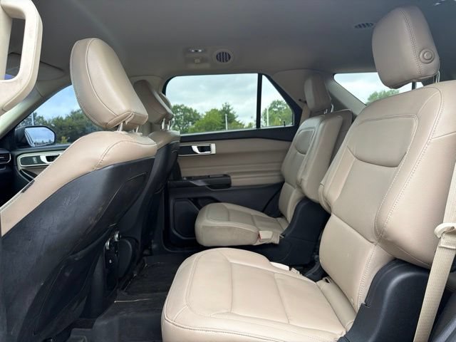 Used 2020 Ford Explorer XLT w/ Equipment Group 202A AWD/4WD image 18