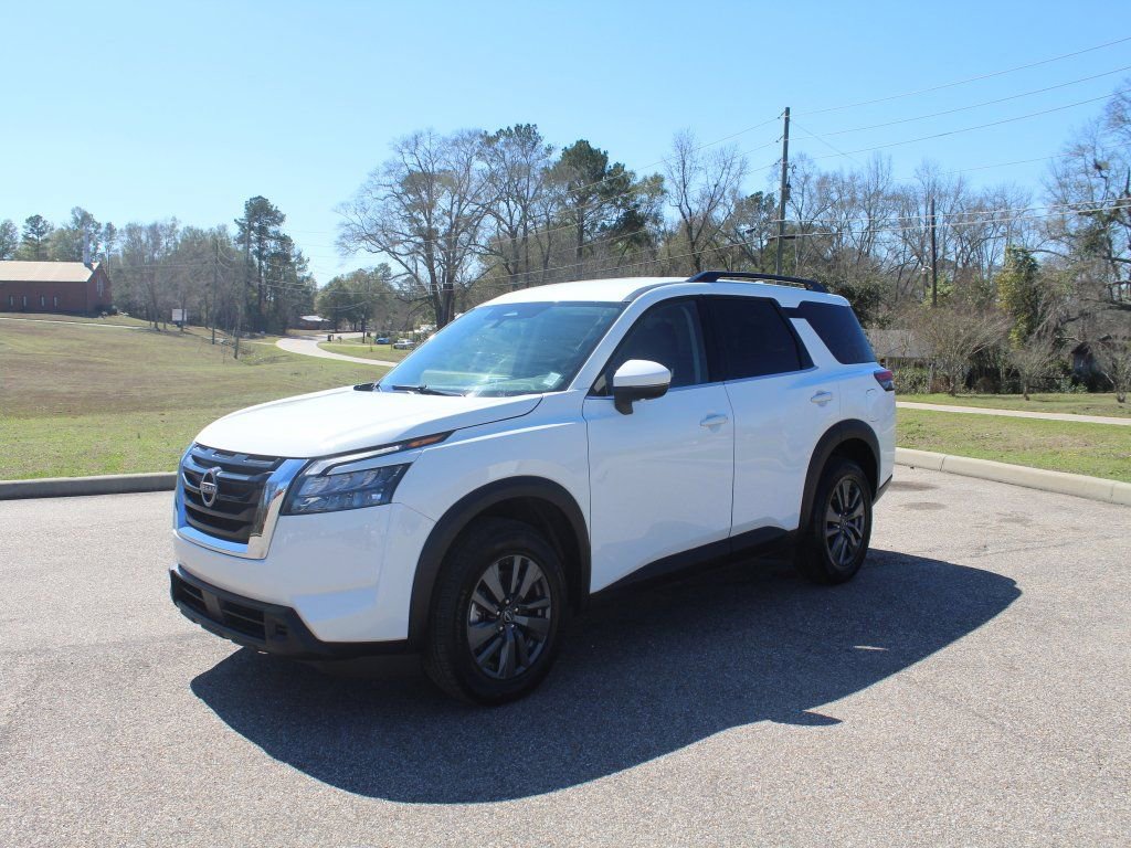 Used 2023 Nissan Pathfinder SV image 1