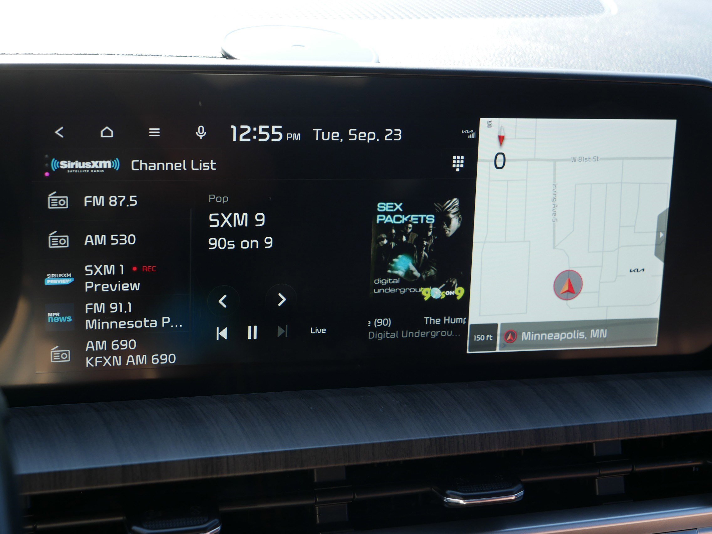 Used 2023 Kia Telluride EX w/ EX Captain's Chair Package image 22