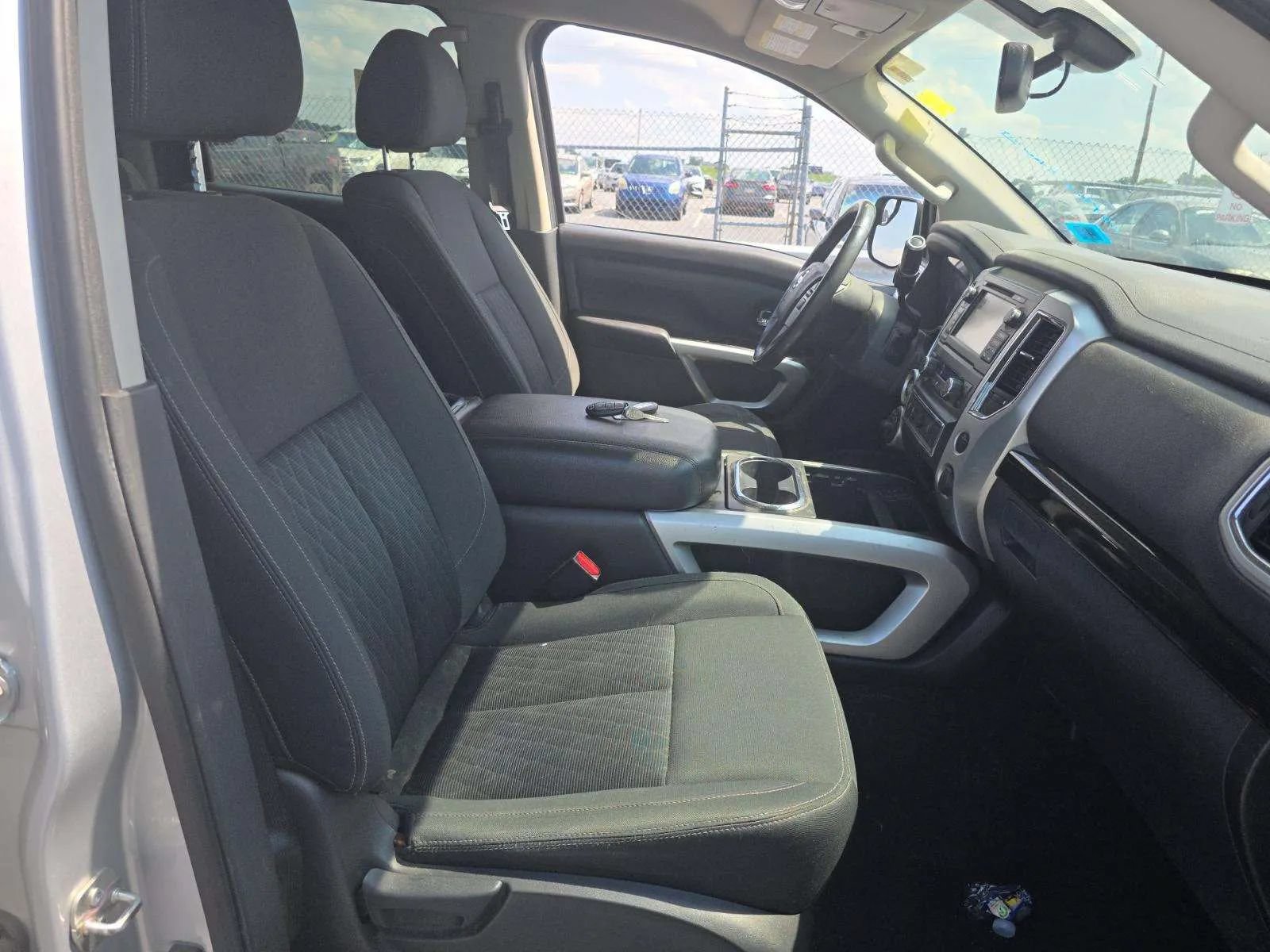 Used 2017 Nissan Titan SV AWD/4WD image 10