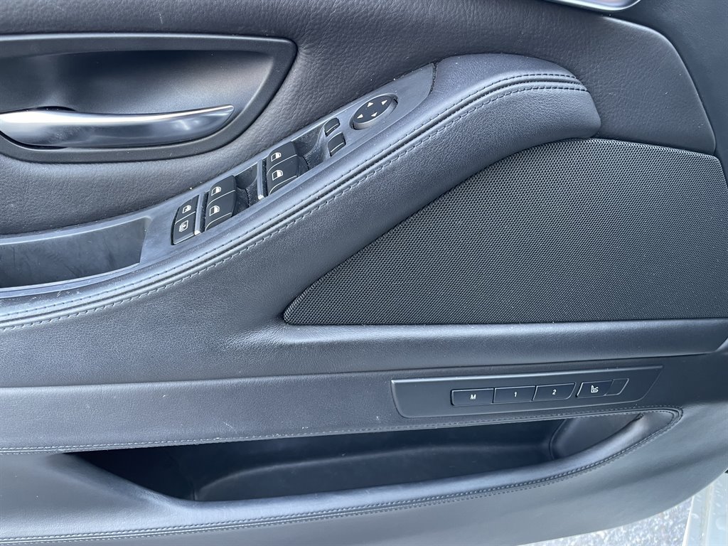 Used 2013 BMW M5 RWD image 36