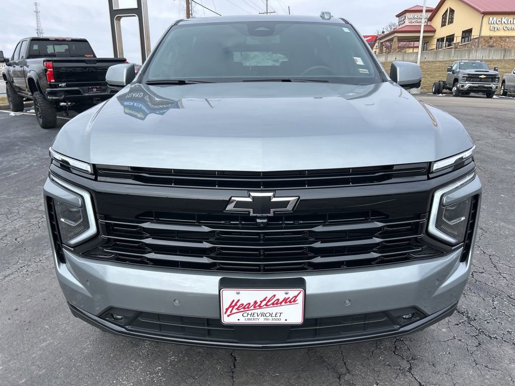 Used 2025 Chevrolet Suburban RST w/ Comfort Package AWD/4WD image 2