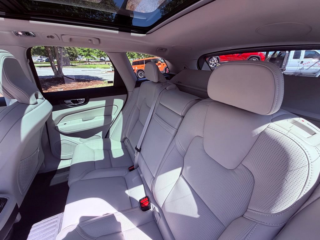 Used 2021 Volvo XC60 T5 Inscription w/ Protection Package Premier FWD image 12