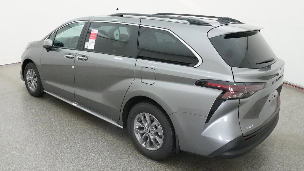 New 2026 Toyota Sienna XLE FWD image 33