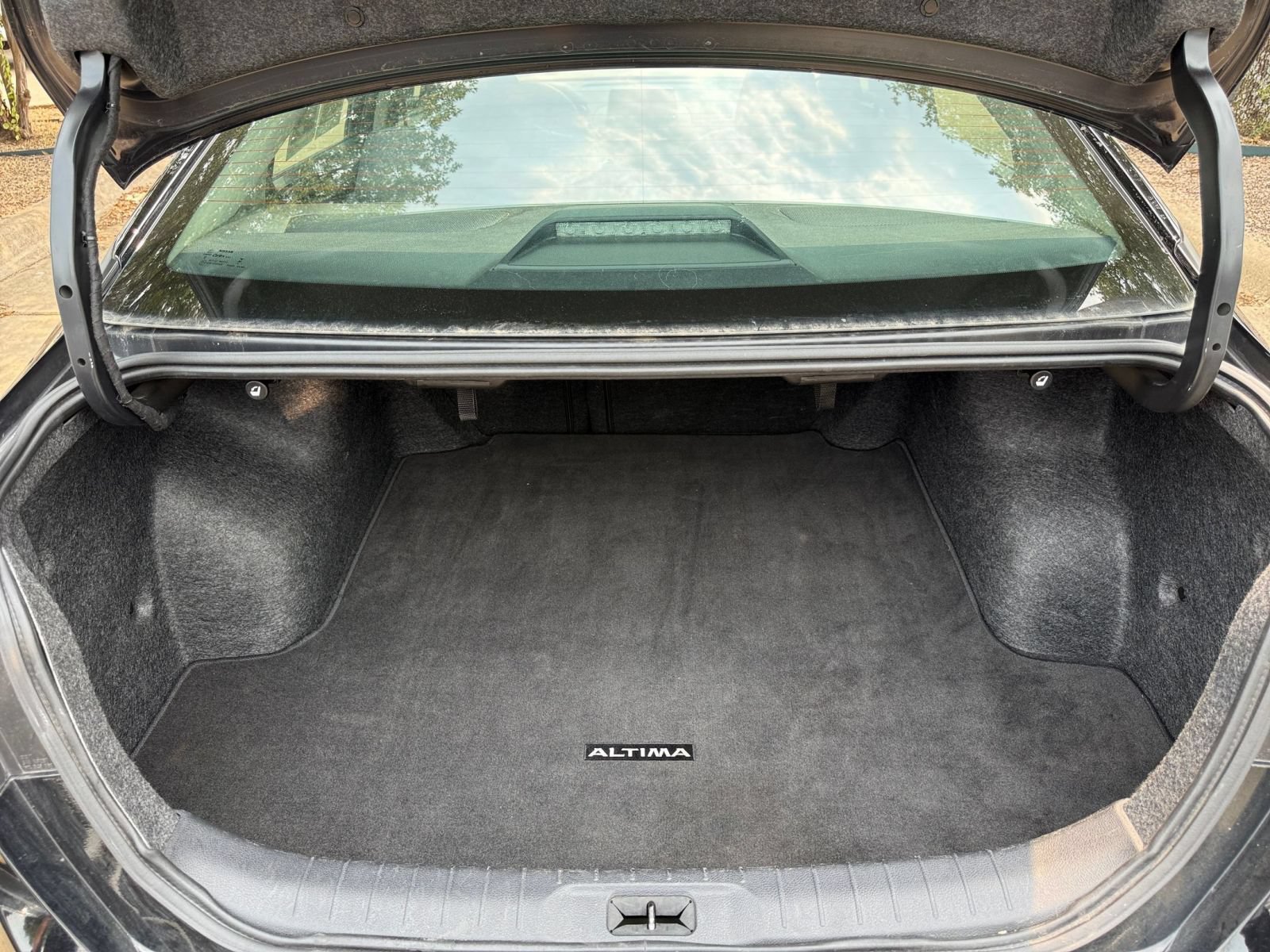 Used 2025 Nissan Altima 2.5 SV FWD image 26