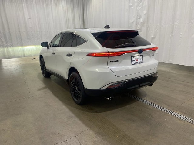 Certified 2024 Toyota Venza Nightshade image 4