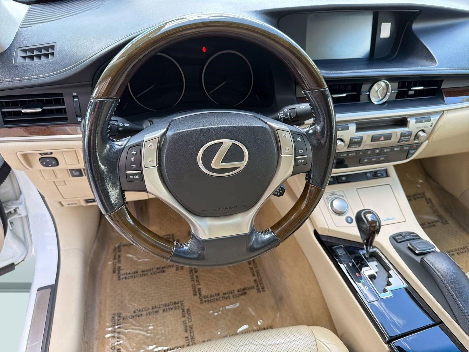 Used 2015 Lexus ES 350 w/ Luxury Package image 23