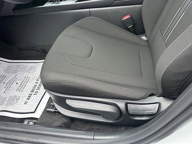 Used 2025 Hyundai Elantra Blue image 8