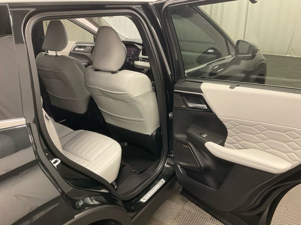 Used 2025 Mitsubishi Outlander AWD image 26