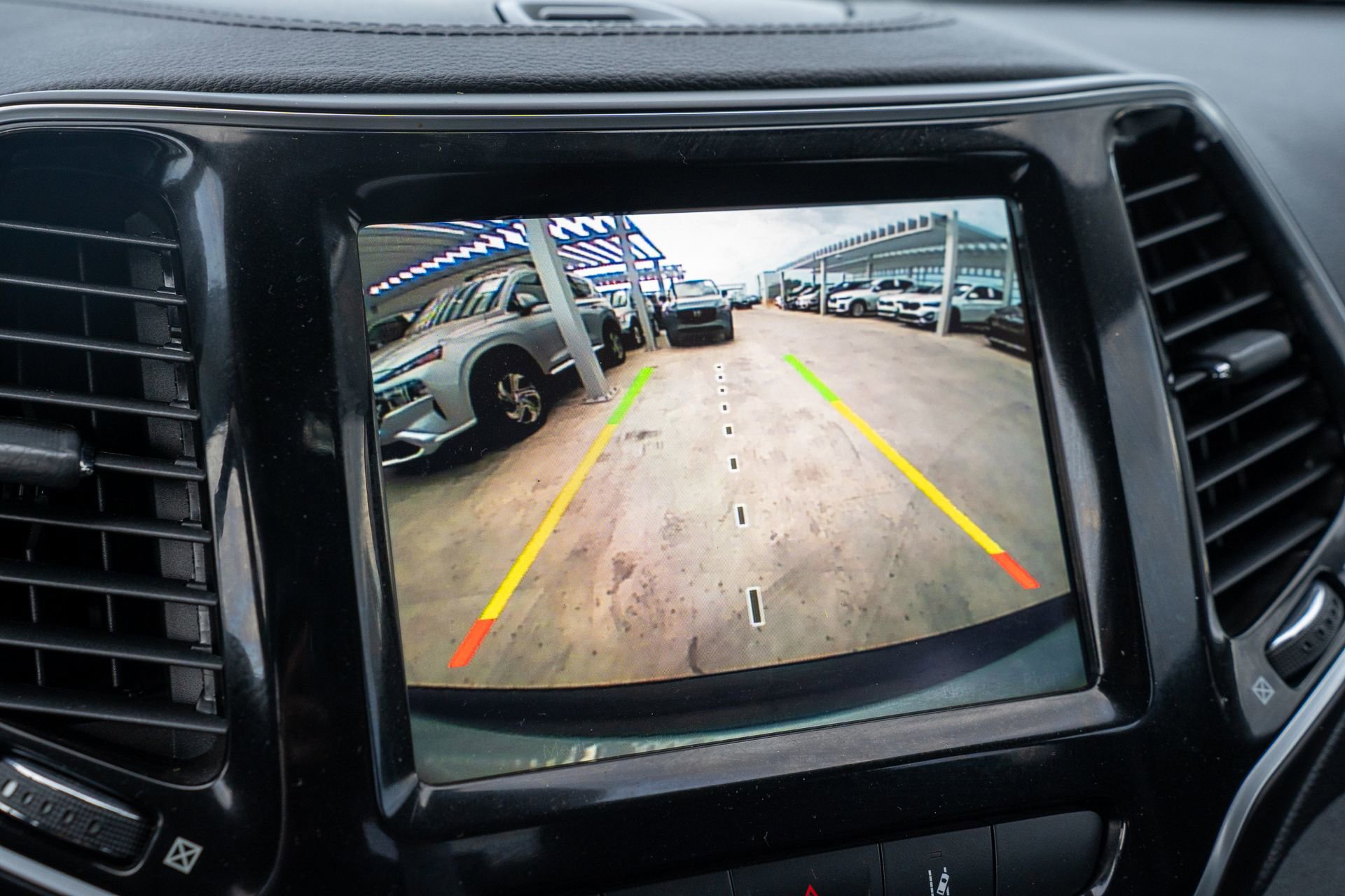 Used 2019 Jeep Cherokee Limited w/ Luxury Group image 34