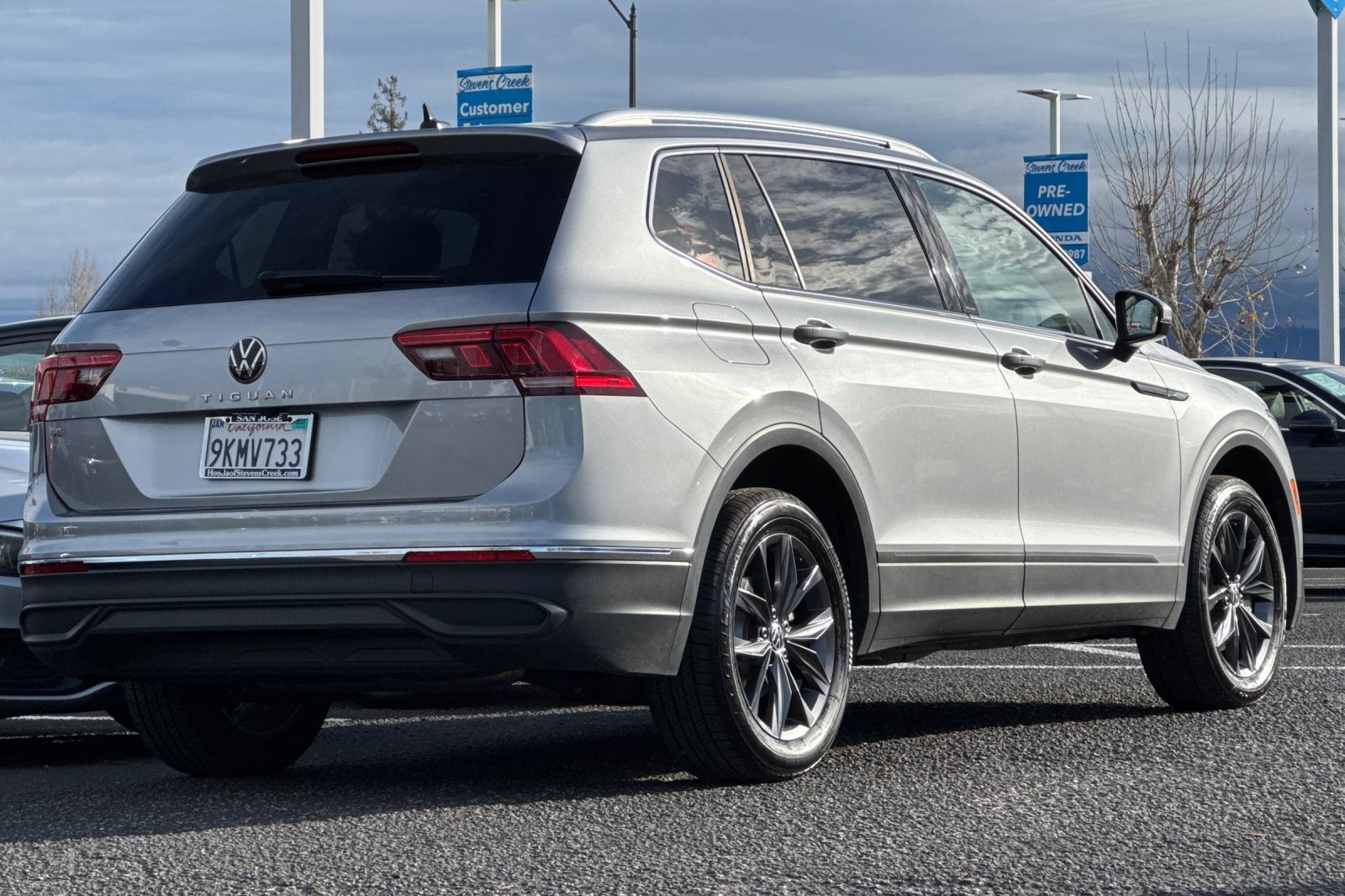 Used 2024 Volkswagen Tiguan SE image 8
