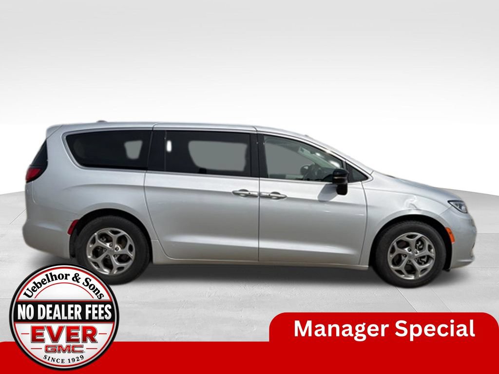 Used 2024 Chrysler Pacifica Limited FWD image 3