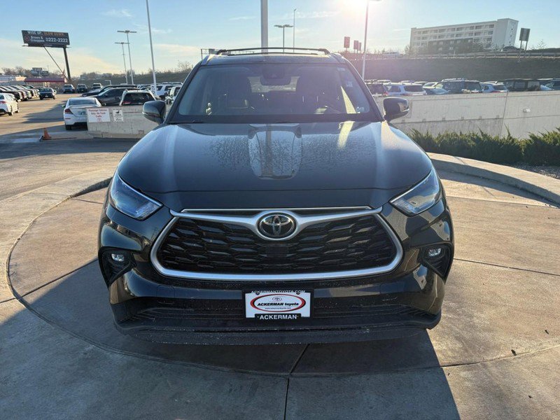 Certified 2023 Toyota Highlander XLE image 10