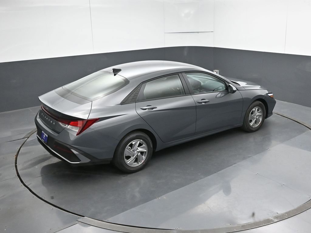 New 2026 Hyundai Elantra SE FWD image 21